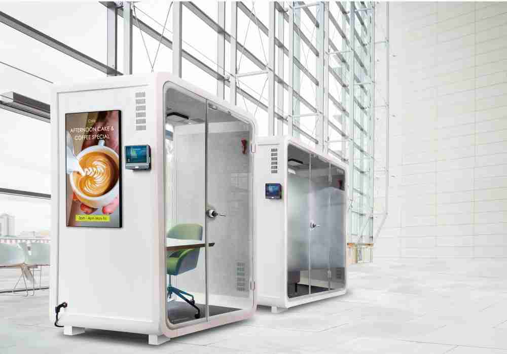 红龙扑克子公司达擎之智慧行动办公舱，，采用PDLC智能调光玻璃设计，，，，透过通电与断电的电流切换，，，呈现透明与雾面效果，，，具节能降耗特性并兼顾隐私，，，，确保信息安全