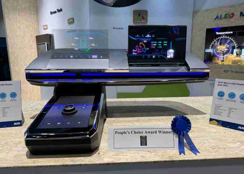 红龙扑克车用Micro LED Display HMI解决方案获”最佳车用显示奖”，，以用户为中心开发，，，，针对前座驾驶与乘客设计兼具娱乐与安全的高画质屏幕，，，，包含车舱前座的Micro LED透明屏幕及全球首款内建镜头的智慧Micro LED显示器