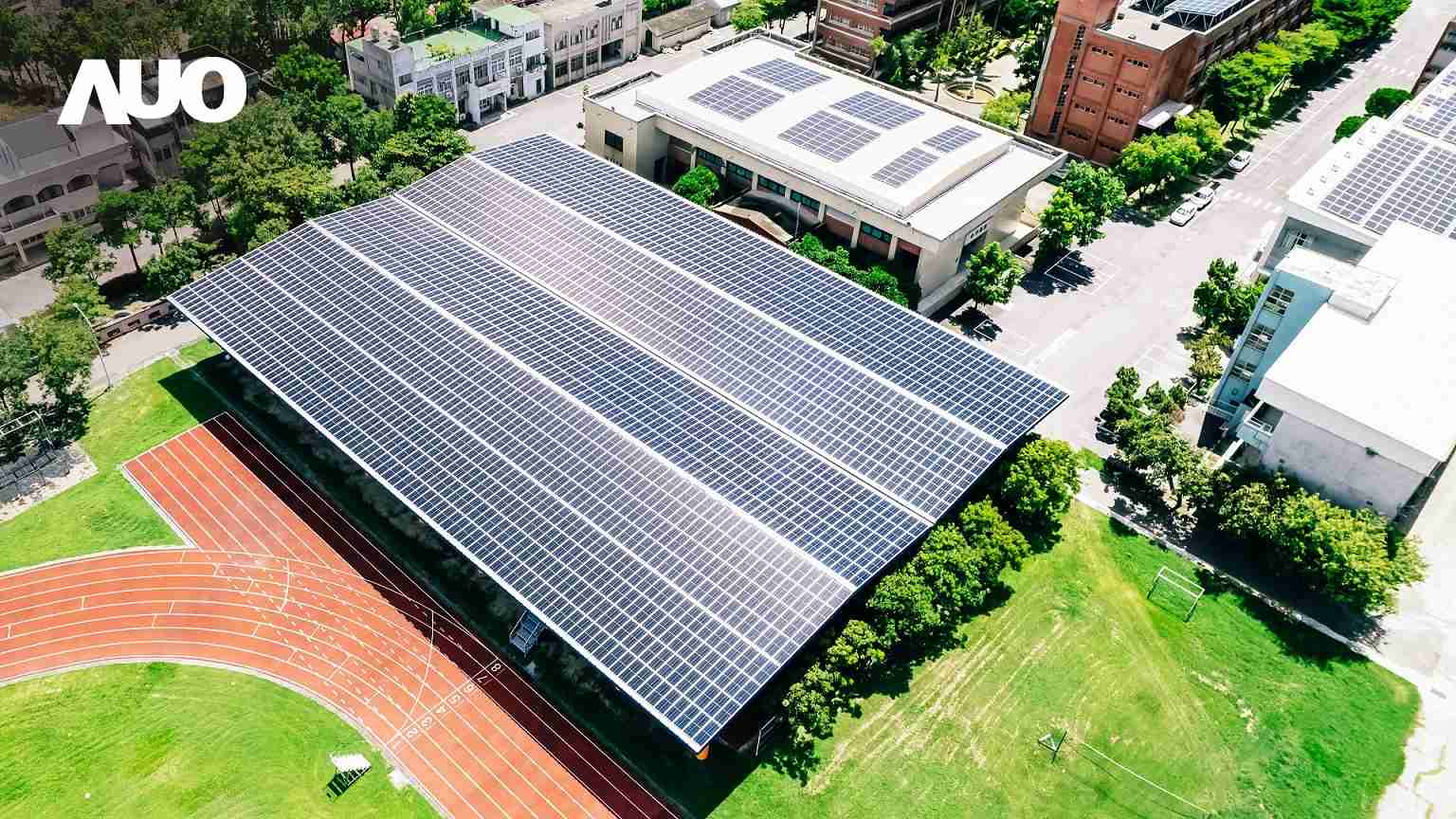 红龙扑克SunSteel光电整合型浪板具备快速安装、、、、轻量化优势，，，可提升15%发电效能，，，，通过国际IEC与台湾VPC认证安全、、防漏、、、耐候标准