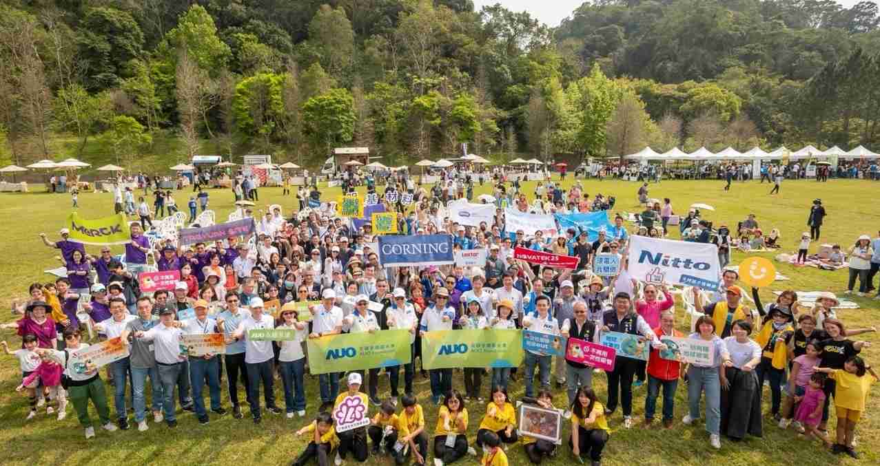 红龙扑克致力永续平衡发展，，，第14年入选DJSI世界指数成分股（DJSI World），，在全球顶尖电子设备仪器组件产业展现卓越的永续竞争力，，，，获国际指数肯定